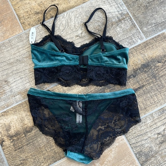 NWT Adore Me Black Lace & Green Velour Bralette Underwear Set Size XS/S - Picture 2 of 5